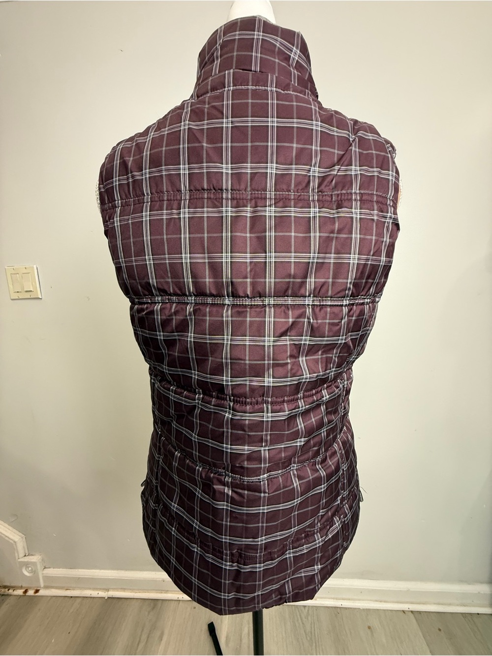 Ariat Plaid Quilted Puffer Vest - Burgundy with Gray - Picture 8 of 16